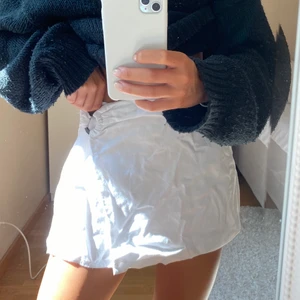 Shorts/kjol  - Kjol/shorts! Jätte coolt plagg som tyvärr är lite för stort i midjan för mig! 