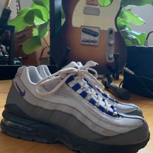 Nike air 95  - Snygga nike air 95, säljer då de inte kommer till användning så mycket längre. Bra skick💖 köparen står för frakt💕