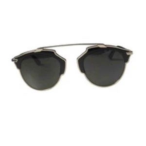 DIOR sunglasses  - Säljer billigt pga att dom grejerna i mitten har lossnat. Märks inte alls när man har dom på. 