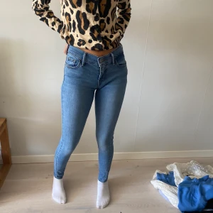 Jeans Levis  - Levis jeans, storlek-S pris-199