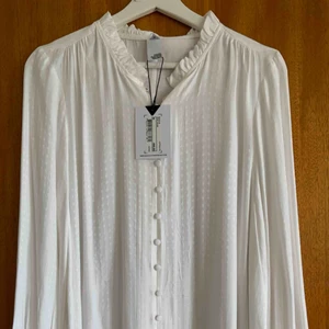  - Jättefin blus! Helt ny, aldrig använd. Kan mötas upp i Uppsala eller frakta! Hör av dig för fler bilder eller frågor 🥰