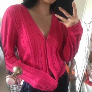  - Aldrig använd kofta från TH, 200+frakt