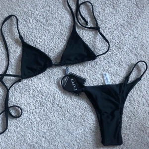  - Köpte här på plick men för liten för mig, ej använd bara testad, ”trosskyddet” är kvar. S men väldigt liten i storlek så är mer en Xs 