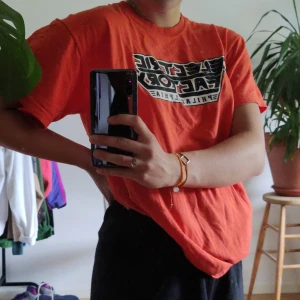 Vintage t-shirt - Vintage t-shirt, köpt second hand. Kan mötas upp i Malmö annars står köparen för frakt. 