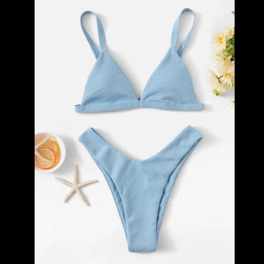 Helt NY & OANVÄND ljusblå bikini från SHEIN💙 Skitsnygg ljusblå bikini som passar perfekt till sommaren med superfin passform. Endast testad men köpte fel storlek varav jag säljer den🤩 (köparen står för frakt). Toppar.