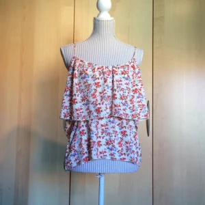  - Blommigt linne från BikBok. Använd endast två gånger!