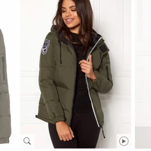Eskimå Jacket Olive Green/black  - Säljer förra årets vinterjacka, den är i bra skick men säljer pga att jag inte kommer ha användning av den i år. Ordinarie pris är 1999kr, nytt pris 700kr, kan diskutera priset för vill bli av med den 