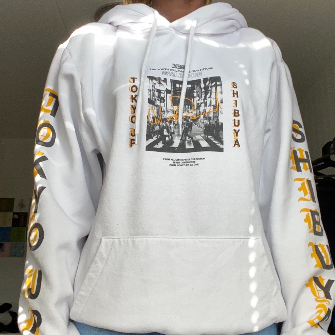 Vit hoodie med tryck