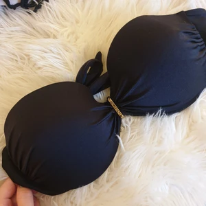 Victoria secret bikini - Överdel från Victoria Secret. Passar D kupa