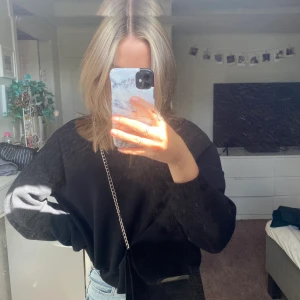 Väska  - Fin väska ifrån Ur och Penn! Köpt för 199kr och säljer den för 65kr❣️ + frakt , kan även mötas upp i karlstad! Säljer pågrund av att jag aldrig använder den längre❣️