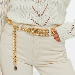 Kedjeskärp - Kedjeskärp i guldfärg från Nelly🧡 70kr ink frakt 