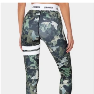 Stronger träningstights  - Använda ett fåtal gånger. Köparen står för frakten 🙂 Det är en äldre modell, därför är det vita annorlunda. Skickar i orginalpåsen.