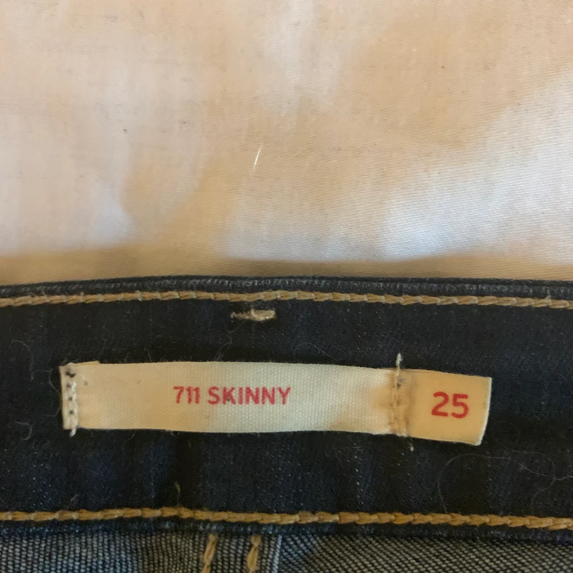 Mörkblå Levis, storlek 25 - 90