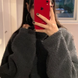 cozy oversize sweater Bik Bok  - Sweater från Bik Bok jag köpte andvänd 1 gång så toppkvalite.