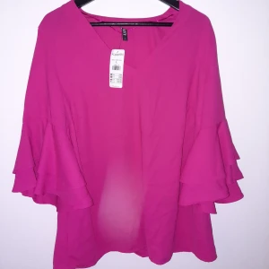 Rosa blus  - Oanvänd topp i stl L från Kappahl.