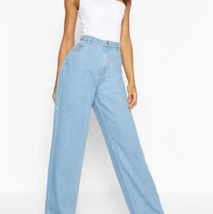 Nya jeans stl 40 - Jättebekväma snygga jeans som tyvärr är något stora för mig. Möts upp i Stockholm eller skickar. Långa ben.  