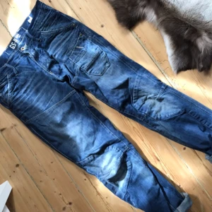  - Jeans herrmodell. Kan hämtas i Gbg eller fraktas (köpare betalar frakt). Storlek 30, length 32 