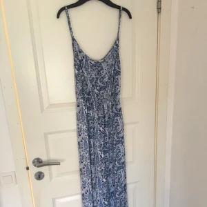  - Fin långklänning från bikbok. Använd 1 gång i storleken XS.