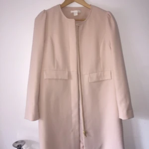  - Superfin ljusrosa kappa från H&M, aldrig använd 🌸