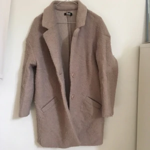  - Skitmysig beige/rosa höstkappa från Bikbok som verkligen varit min favorit!! Passar både small och medium 🍂🍁🍂🍁