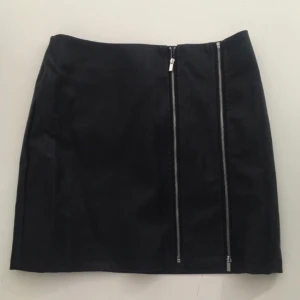  - Ny kjol, passar ej annars hade jag inte sålt den