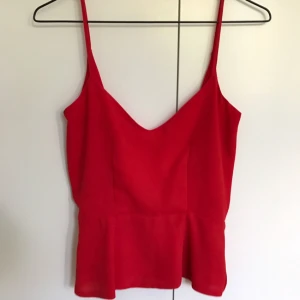  - Min absoluta favorit topp som blivit för liten. Använd 3 kvällar. I toppskick.  