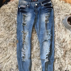  - Fina jeans från Diesel, sparsamt använda. nyskick nästan. Mötes upp runt Kungsbacka eller skickas mot fraktkostnad