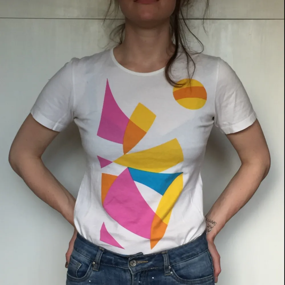 Marimekko t-shirt med tryck. T-shirts.