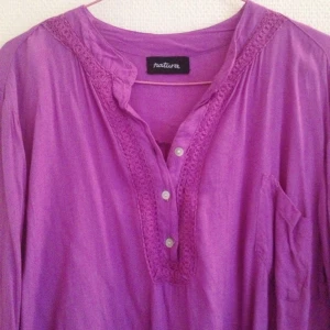 Lila blus lite indisk stil, aldrig använd - Lila blus lite indisk stil, aldrig använd