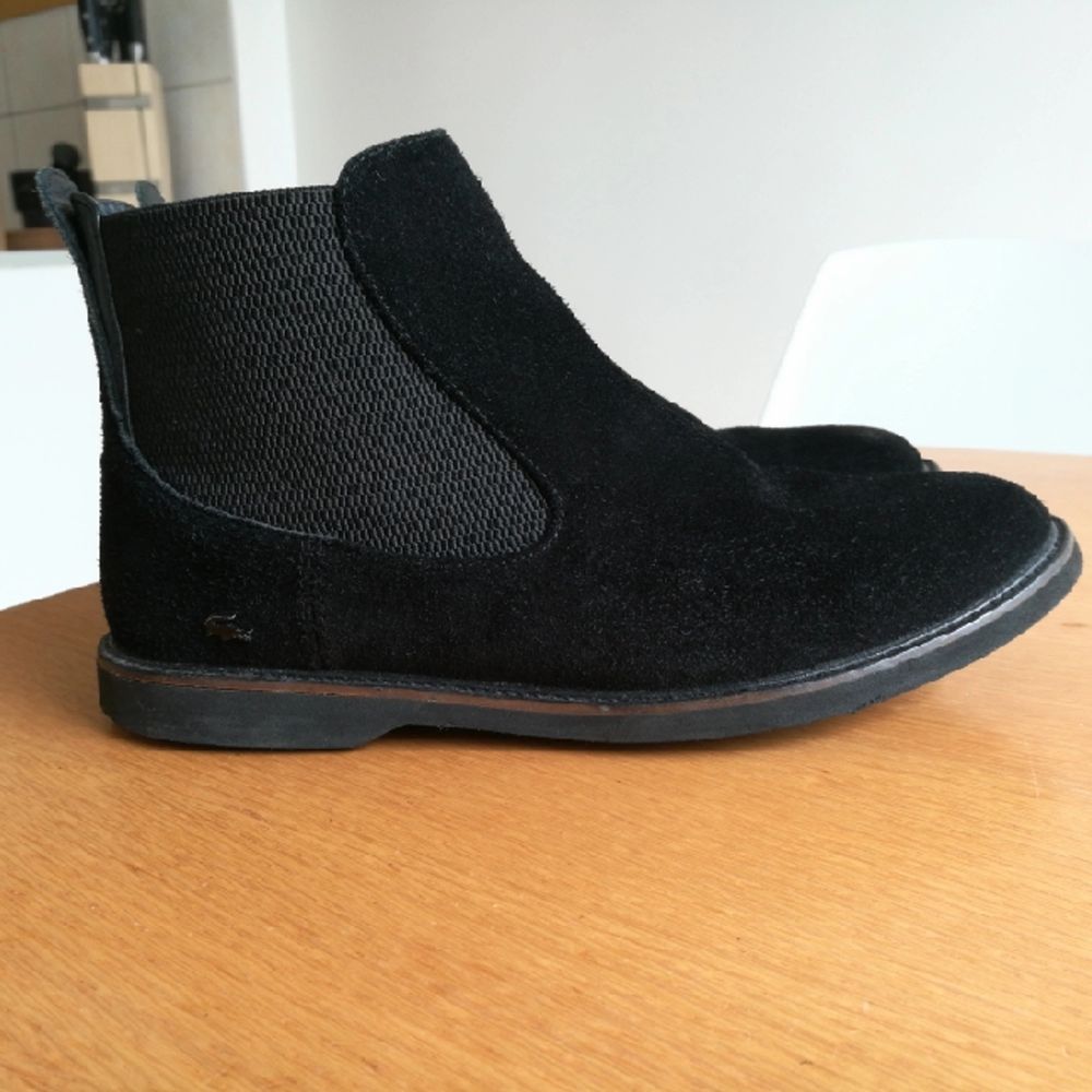 Boot from Lacoste, worn very little, bought 150 €. Skor.