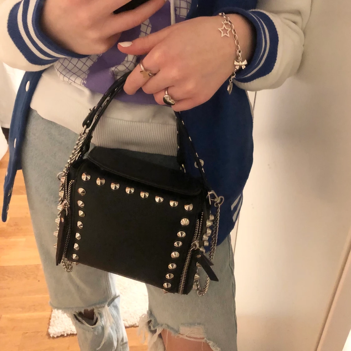 Väska med nitar 