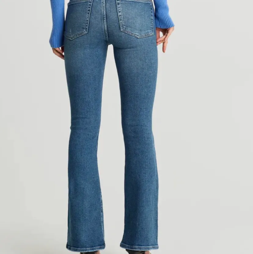 Utsvängda jeans från Gina Tricot☺️. Jeans & Byxor.