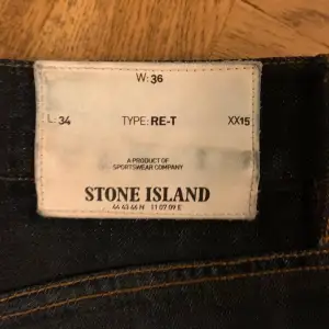 Säljer nu ett par Stone island jeans i bra skick! Be för mer bilder om du är sugen! Kan tänka mig för o gå ner lite i pris för en snabb och smidig deal!