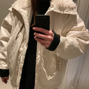 Varm oversized jacka  - Mycket varm oversized Soma Jacket från weekday. Mycket gott skick, knappt använd 