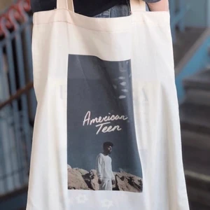 Tygkasse med valfritt tryck - Perfekt tygkasse i beige färg. Kundens egna val vilken bild som ska tryckas på. OBS. detta är ett exemplar