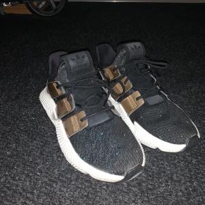 Adidas PROPHERE - Sneaker  - Knappt använda. Original pris: 799kr