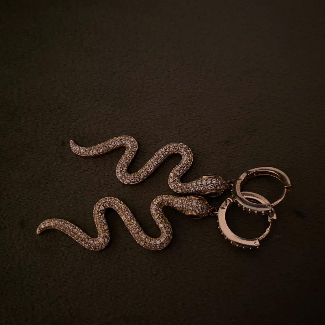 Fina orm örhängen - 90