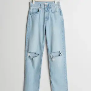 Säljer dessa assnygga jeans som tyvärr inte kommit till användning för mig. Blivit använd max 2-3 gånger. Storlek 36 men passar 34 också. Nypris 600kr. Tveka inte att fråga om det är något du undrar!💞💜