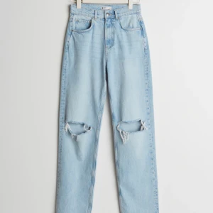 Gina high waist jeans - Säljer dessa assnygga jeans som tyvärr inte kommit till användning för mig. Blivit använd max 2-3 gånger. Storlek 36 men passar 34 också. Nypris 600kr. Tveka inte att fråga om det är något du undrar!💞💜