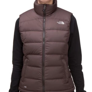 Northface väst - Skönt matrial och varm. Har testat den och sen aldrig använt den pga storleken var förliten på mig. 