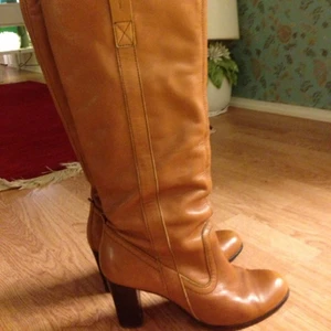 Vagabond stövlar i fint färg. Väldigt skönt att gå i. I mycket fint skickt! - Vagabond stövlar i fin färg. Väldigt skönt att gå i. I mycket fint skick.