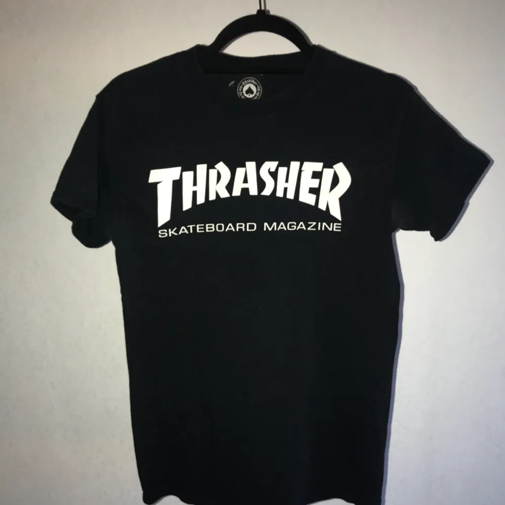 Säljer äkta Thrasher t-shirt! Köparen betalar frakt. T-shirts.