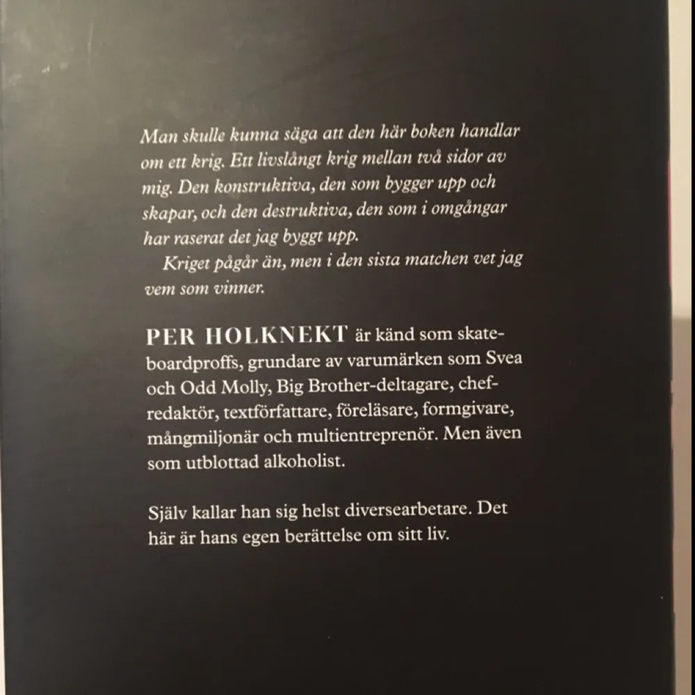 Bok om Per Holknekt! En mycket bra och rekommenderad biografi.  Betalning via Swish! Möts upp i Stockholm eller så står köparen för frakt <3. Accessoarer.