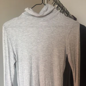  - tunn ribbad polotröja från weekday, använd 1 gång