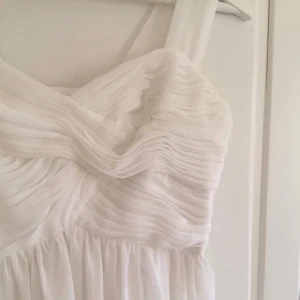  - Jättefin klänning från Nelly som endast är använd en gång, den är nu slutsåld. Frakt tillkommer 🌸