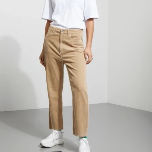  - Manchesterbrallor från weekday, storlek 36. Sitter lite oversize och är såå så så sköna!