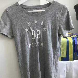  - Jättefin abercrombie and fitch tröja storlek S 💞