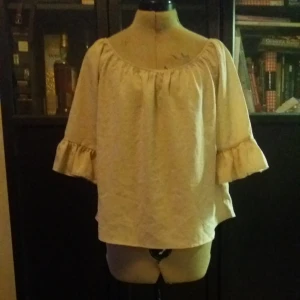  - Blus från Bik Bok. Stl xs. 40kr. Frakt: 9kr.