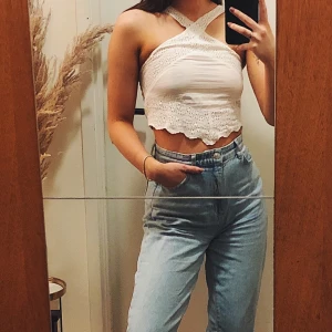 Snyggt linne - Supersöt topp från H&M. Använd ett fåtal gånger. Strl. 36 men passar lätt en 34a också! 