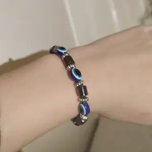 Snyggt och unikt armband som är i nyskick! Pris inkl frakt 💞